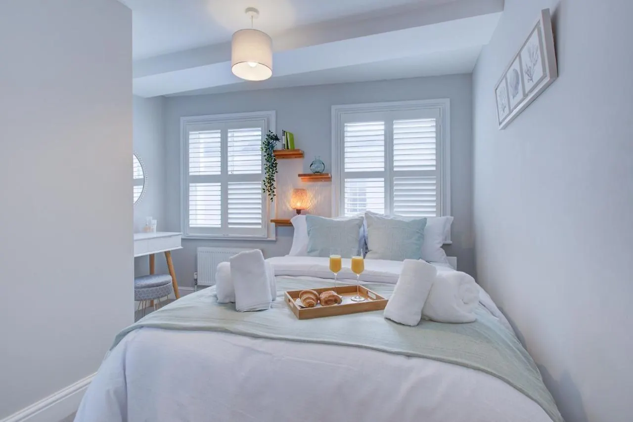 Contemporary 4 Storey Townhouse - Central Brighton
