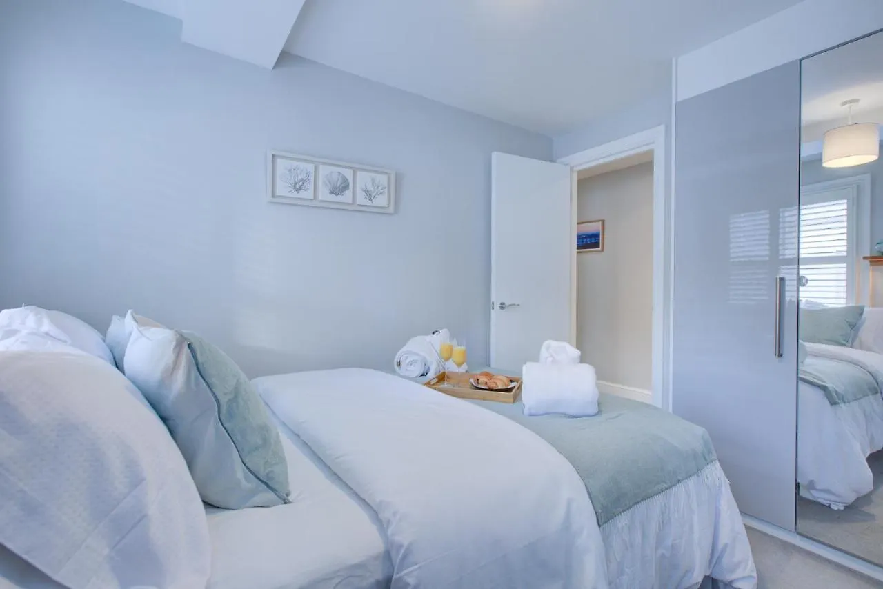 Contemporary 4 Storey Townhouse - Central Brighton