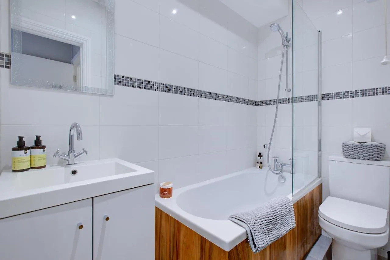 Contemporary 4 Storey Townhouse - Central Brighton